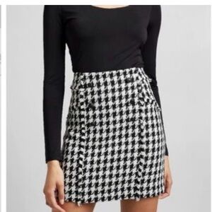 Express Chic Houndstooth Mini Skirt